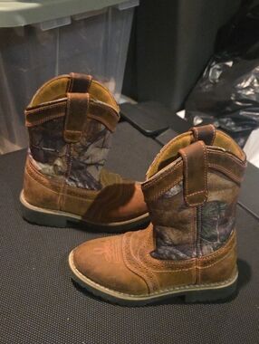 Itasca Brown Leather Kids Cowboy Boots with Camo Shaft